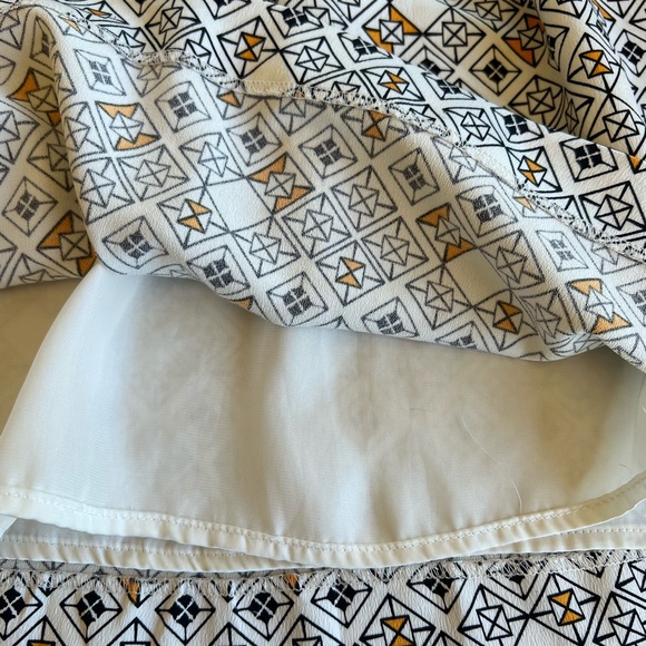 H&M SKIRT size 4 length 100%polyester and liner side zipper waist 26 - Picture 7 of 12